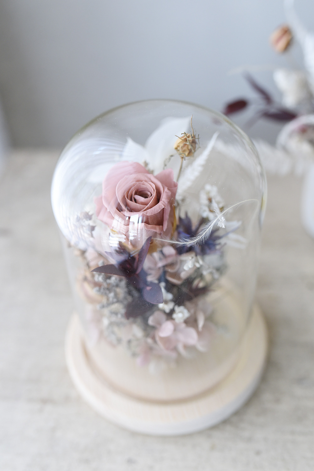 九灰花藝玻璃盅罩永生花花禮，粉色永生花繡球花，粉色永生玫瑰花，木片底座